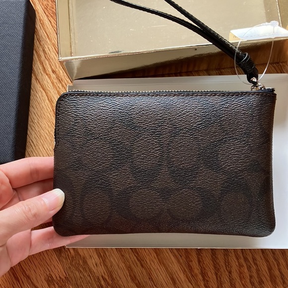 COACH BOXED CORNER ZIP WRISTLET WITH METALLIC COLORBLOCK 
SILVER/BROWN BLACK - Picture 9 of 10